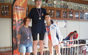 Podium du 200m nage libre avec Marie à la seconde place.